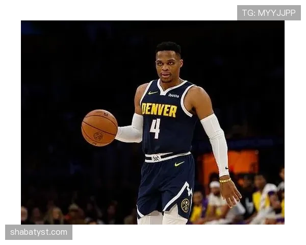 卡斯尔无球跑动制造空位，提升魔术外线火力