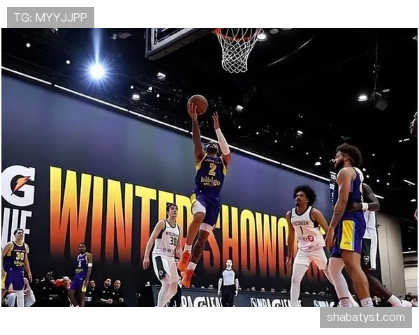 安东尼·戴维斯内线强攻效率提升明显，挡拆拉开防守助力湖人关键时刻得分