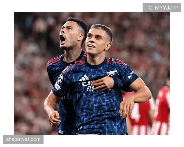 特罗萨德伪九号与边锋角色切换的战术多样性解析