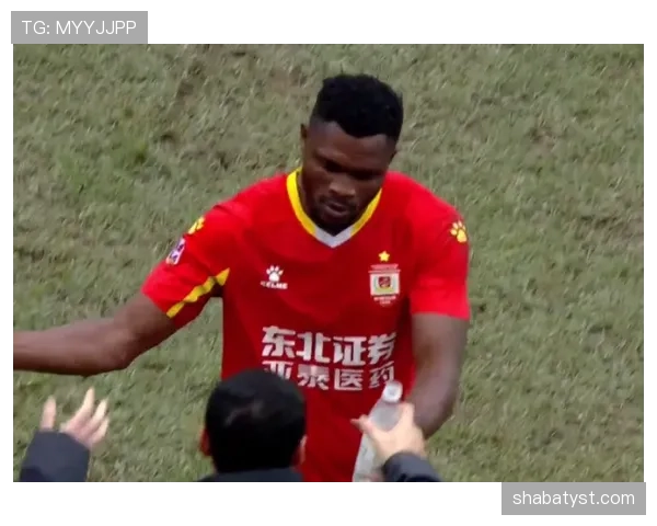 手抛球规则解析：裁判判罚和比赛恢复的关键条件